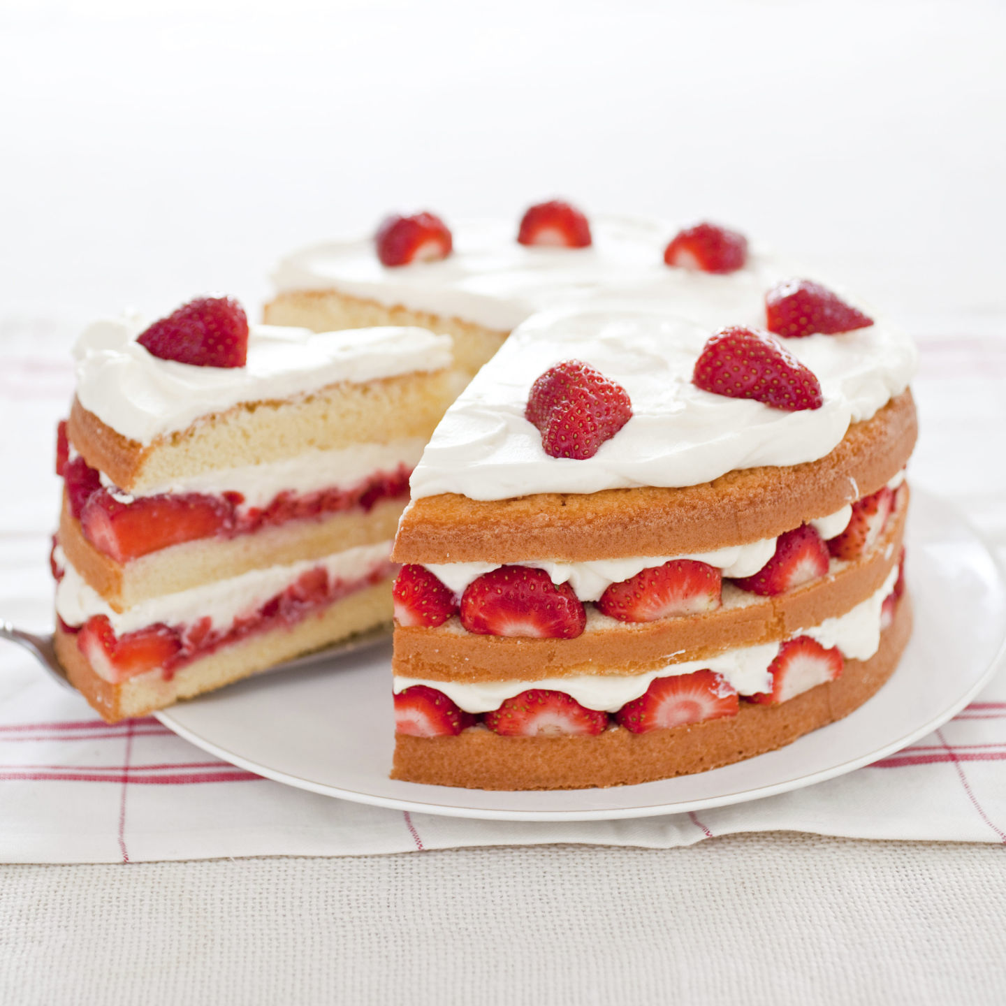 Recipe: Strawberry Cream Cake
